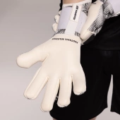 Biało-czarne rękawice bramkarskie Football Masters Varis X Pro White Black