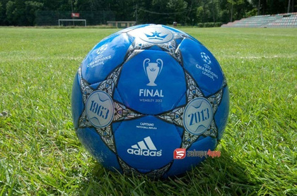 Piłka nożna ADIDAS FINALE WEMBLEY CAPITANO