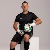 Biało-czarne rękawice bramkarskie Football Masters Invictus X White Black Coach