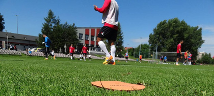 Żółto-pomarańczowe znaczniki pola płaskie (maty znakujące) Yakimasport 100054 12 szt.