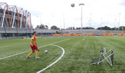 Biały rebounder do piłki nożnej Yakimasport Soccer wave 100200