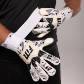 Biało-czarne rękawice bramkarskie Football Masters Invictus X Pro White Black
