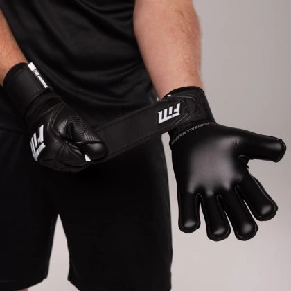 Czarne rękawice bramkarskie Football Masters Varis X Black