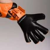 Pomarańczowo-czarne rękawice bramkarskie Football Masters Invictus X Orange Fluo