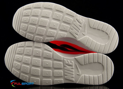 Pomarańczowe buty sportowe damskie Nike Tanjun 844908-801