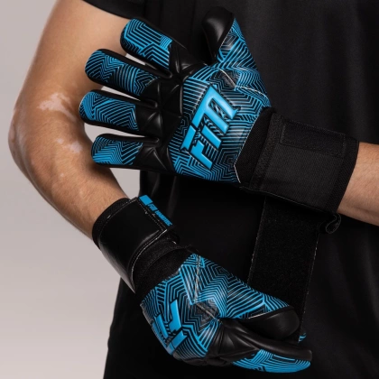 Czarno-niebieskie rękawice bramkarskie Football Masters Varis X Black Blue