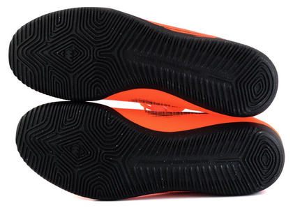 Pomarańczowo-czarne buty piłkarskie na halę Nike Mercurial Superfly Club IC AH7371-810