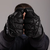 Czarne rękawice bramkarskie Football Masters Varis X PRO All Black