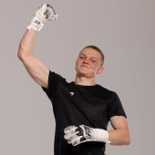 Biało-czarne rękawice bramkarskie Football Masters Varis X White Black NC