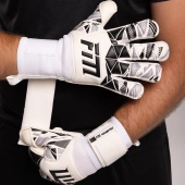 Biało-czarne rękawice bramkarskie Football Masters Invictus X White Black