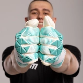 Biało-turkusowe rękawice bramkarskie Football Masters Varis X Pro White Ocean NC