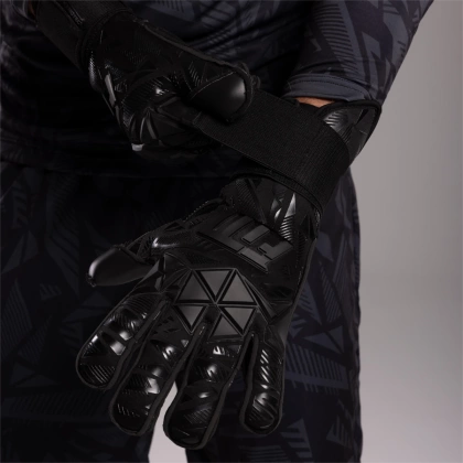 Czarne rękawice bramkarskie Football Masters Invictus X PRO All Black
