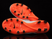 Biało-pomarańczowe buty piłkarskie Nike Tiempo Genio FG 819213-108