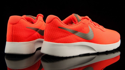 Pomarańczowe buty sportowe damskie Nike Tanjun 844908-801