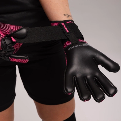 Czarno-różowe rękawice bramkarskie Football Masters Varis X Pro Black Pink