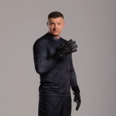 Czarne rękawice bramkarskie Football Masters Varis X PRO All Black
