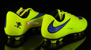 Buty piłkarskie Nike JR HYPERVENOM PHADE  FG-R