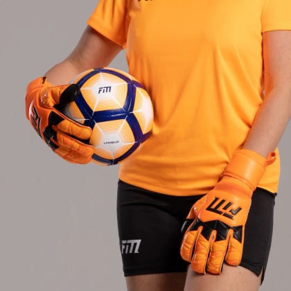 Pomarańczowo-czarne rękawice bramkarskie Football Masters Invictus X Orange Fluo