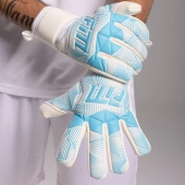 Biało-niebieskie rękawice bramkarskie Football Masters Varis X White Blue