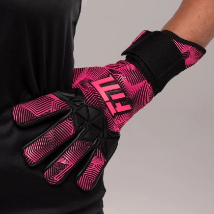 Czarno-różowe rękawice bramkarskie Football Masters Varis X Pro Black Pink