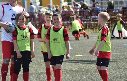 Żółty znacznik piłkarski Yakimasport 100019 - r.Mini