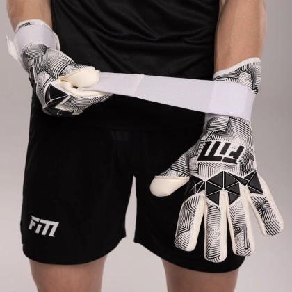 Biało-czarne rękawice bramkarskie Football Masters Varis X Pro White Black