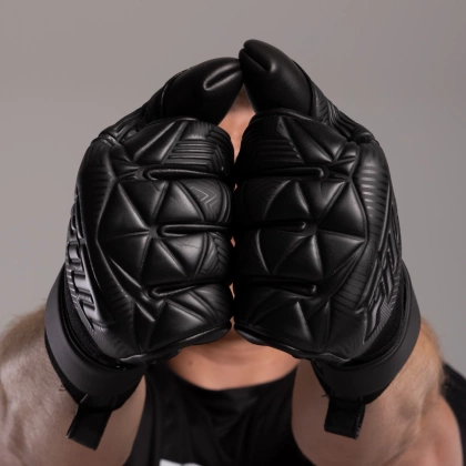 Czarne rękawice bramkarskie Football Masters Varis X All Black