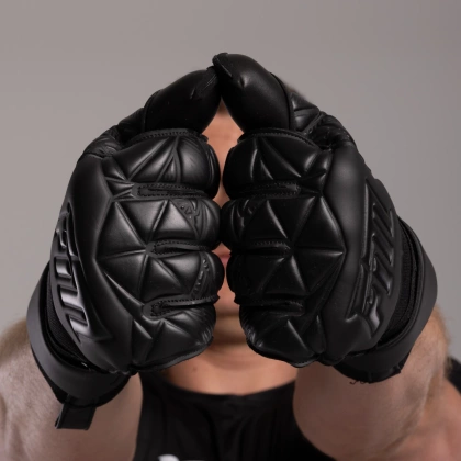 Czarne rękawice bramkarskie Football Masters Invictus X All Black