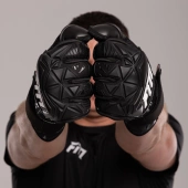 Czarne rękawice bramkarskie Football Masters Invictus X Pro Black