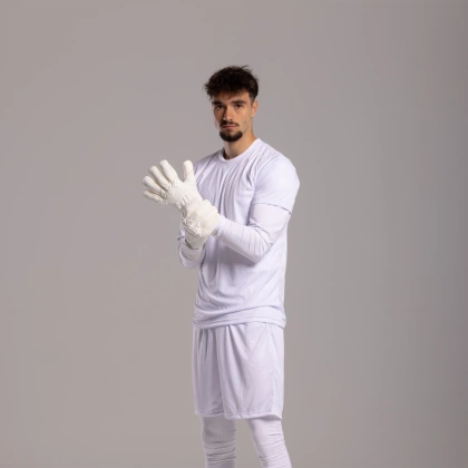 Białe rękawice bramkarskie Football Masters Varis X PRO All White