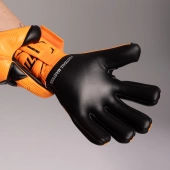 Pomarańczowo-czarne rękawice bramkarskie Football Masters Varis X Orange Fluo