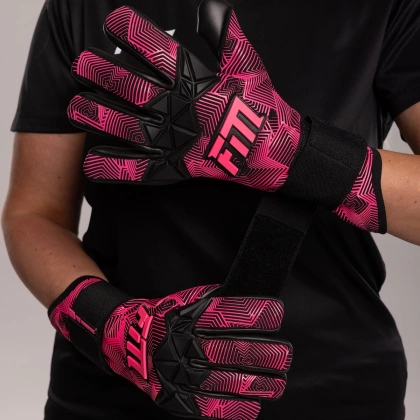 Czarno-różowe rękawice bramkarskie Football Masters Varis X Pro Black Pink