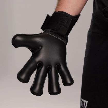 Czarne rękawice bramkarskie Football Masters Invictus X Pro Black