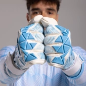 Biało-niebieskie rękawice bramkarskie Football Masters Varis X PRO White Blue