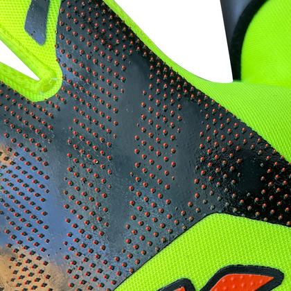 Seledynowe rękawice bramkarskie 4Keepers Elite Venom