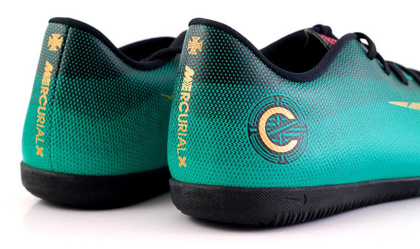 Zielono-czarne buty pilkarskie na halę Nike Mercurial Vapor Club IC CR7 AJ3737-390