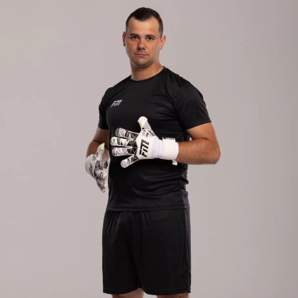Biało-czarne rękawice bramkarskie Football Masters Invictus X White Black Coach
