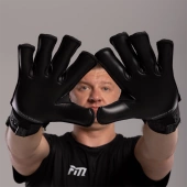 Czarne rękawice bramkarskie Football Masters Invictus X All Black