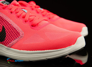 Róźowe buty sportowe damskie Nike Revolution 819303-602