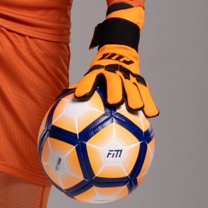 Pomarańczowo-czarne rękawice bramkarskie Football Masters Varis X PRO Orange Fluo