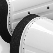 Białe nagolenniki piłkarskie Meteor 20068 r.L