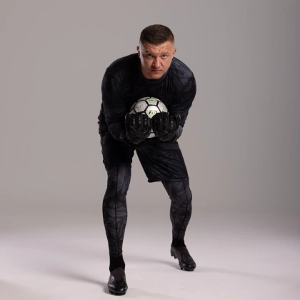 Czarne rękawice bramkarskie Football Masters Invictus X PRO All Black