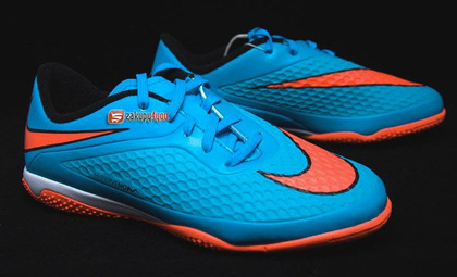 Niebiesko-pomarańczowe buty piłkarskie na halę Nike Hypervenom Phelon IC 599811-484 Jr