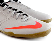 Szare buty piłkarskie na halę Nike Bombax  IC 826485-006