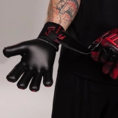 Czarno-czerwone rękawice bramkarskie Football Masters Varis X Black Red