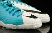 Niebiesko-białe buty piłkarskie na halę Nike Hypervenom Phelon IC 852600-104 JR
