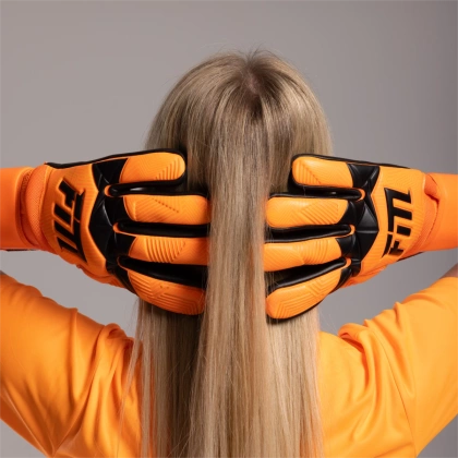 Pomarańczowo-czarne rękawice bramkarskie Football Masters Varis X Orange Fluo