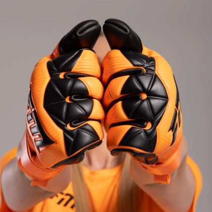 Pomarańczowo-czarne rękawice bramkarskie Football Masters Varis X Orange Fluo