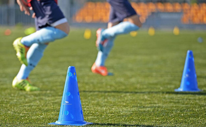 Fioletowy pachołek z dziurami 38 cm Yakimasport 100702