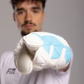 Biało-niebieskie rękawice bramkarskie Football Masters Invictus X White Blue